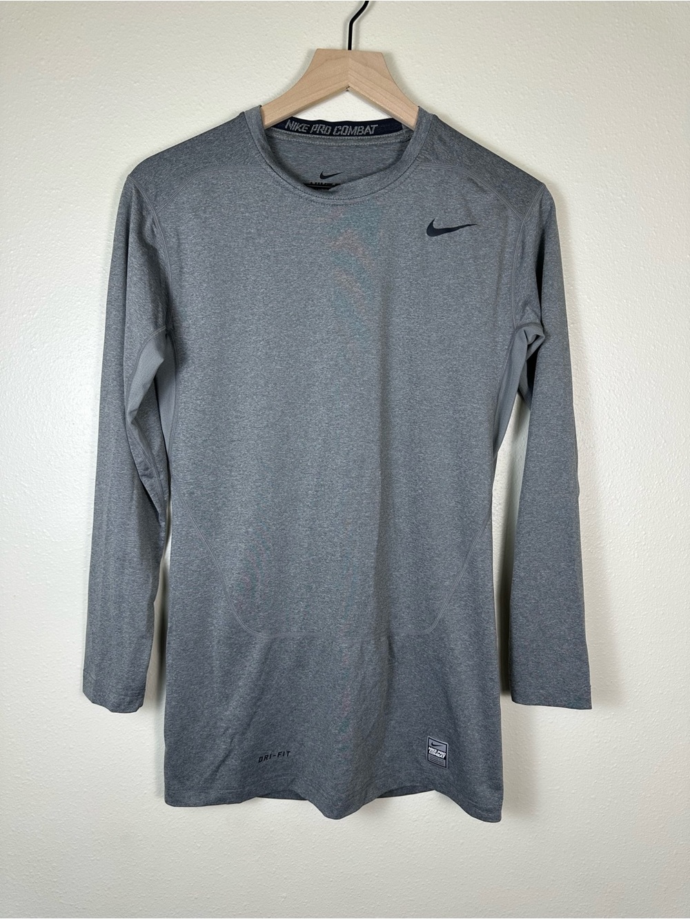 NIKE Pro Combat Men XL Athletic Tight Training Top Men's Compression Shirts Grey